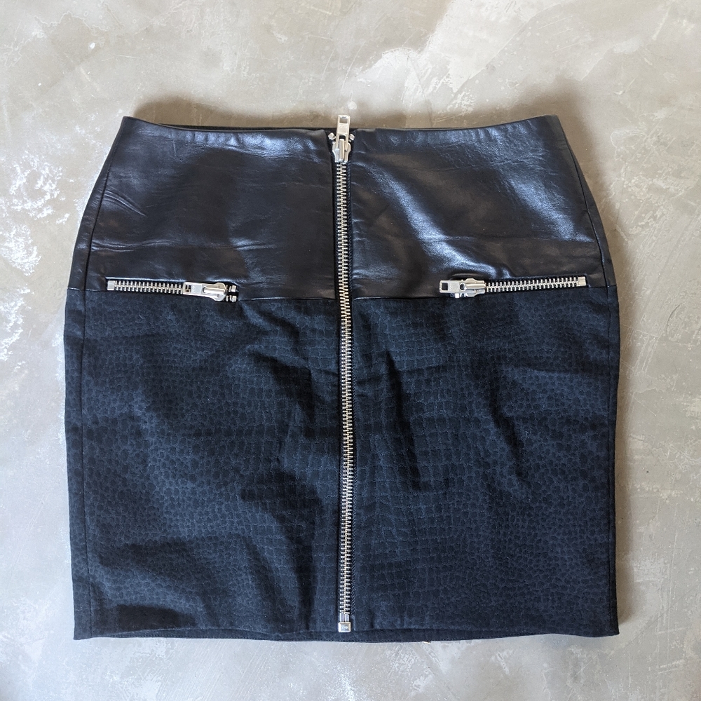 THE KOOPLES - Zip Front Black Mini Skirt - Size 36